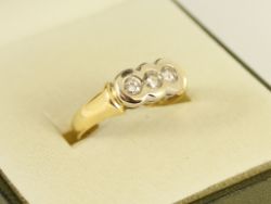 DIAMOND TRILOGY RING 18CT GOLD LADIES SIZE O 1/2 STUNNING 750 3.7G FJ75