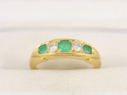 DIAMOND AND EMERALD RING 18CT GOLD LADIES SIZE J 750 4G BP63