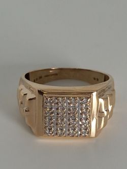 SIGNET RING FEATURES 16 DIAMONDS IN A LUX PAVE SETTING, ENCLAVED IN 9CT YELLOW GOLD
