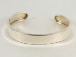 LADIES BANGLE STERLING SILVER STUNNING BRACELET 925 20.6G GF35