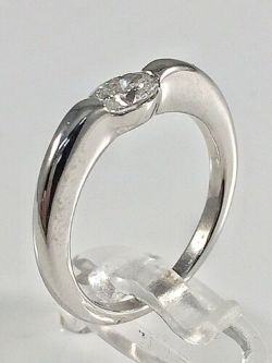 0.45CT OVAL DIAMOND ENGAGEMENT RING. 14CT WHITE GOLD