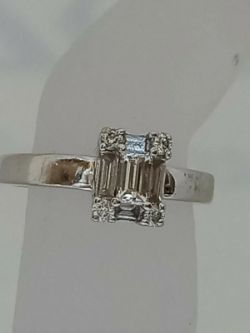 PRE LOVED EMERALD BAGUETTE ROUND DIAMOND RING/ WHITE GOLD 0.55CT *FREE DELIVERY
