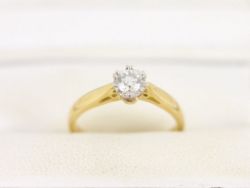 DIAMOND SOLITAIRE RING 18CT GOLD LADIES SIZE J 750 2.4G BF11