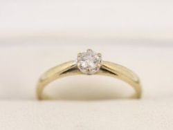 DIAMOND SOLITAIRE RING 9CT GOLD LADIES SIZE N 1/2 375 2G BS96