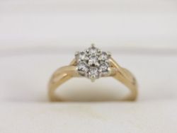 DIAMOND CLUSTER RING 9CT GOLD LADIES SIZE K 1/2 375 2.7G AH49