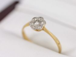 DIAMOND CLUSTER RING 18CT GOLD LADIES SIZE N 750 U44