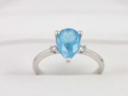 DIAMOND AND BLUE TOPAZ RING 9CT WHITE GOLD LADIES SIZE O Q13