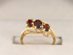 GARNET TRILOGY RING 10K GOLD LADIES STUNNING SIZE L 1/2 2.3G CK19