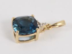 LONDON BLUE TOPAZ PENDANT 10K GOLD LADIES STUNNING 2.4G EU30