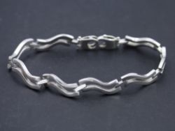 WAVEY LINK BRACELET 9CT WHITE GOLD LADIES STUNNING 375 11.9G DS90