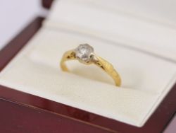 DIAMOND SOLITAIRE RING 18CT GOLD LADIES SIZE K STUNNING 750 2.2G BF72