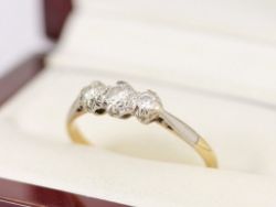 DIAMOND TRILOGY RING 18CT GOLD LADIES SIZE Q 1/2 750 2.4G BX49