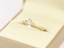 DIAMOND SOLITAIRE RING 9CT GOLD LADIES SIZE L 1/2 375 1.6G CG53