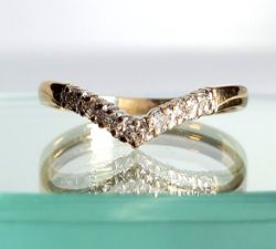 0.14CT DIAMOND WISH BONE RING/YELLOW GOLD