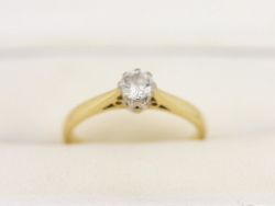 DIAMOND SOLITAIRE RING 18CT GOLD LADIES SIZE K 750 2.5G BH61
