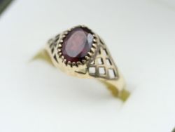GARNET SOLITAIRE RING 9CT GOLD LADIES STUNNING SIZE O 375 1.8G DS79
