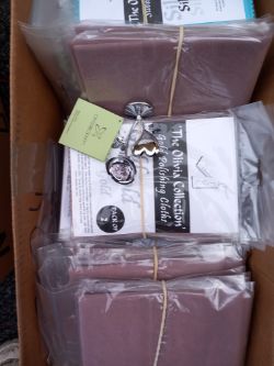 OLIVIA CLOTHS APROX 220