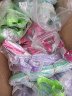 MIXED WATCHES APROX 200