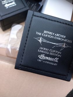 JEFFERY ARCHER BOX APROX 8