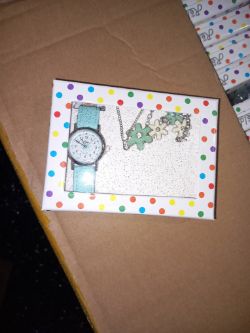 APROX 200 WA5CHES AND NECKLACE SETS