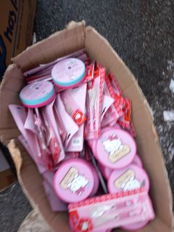 MIXED HELLO KITTY APROX 120