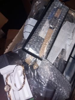 ASSORTED WATCHES APROX 500