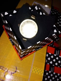 ELEGANT FASHION WATCHES WITH CASE APROX 40