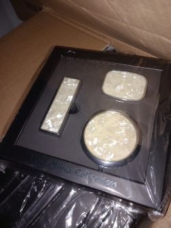 OLIVIA MAKEUP SETS APROX 40