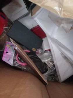 MIXED BOX APROX 500 ITEMS