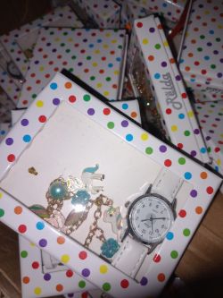 RELDA JEWELLERY SETS APROX 130