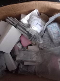 MIXED BOX APPROX 500 ITEMS