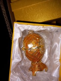 GOLDEN EGGS IN BOX APROX 10 PIECES