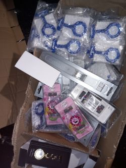 MIXED WATCHES APROX 500