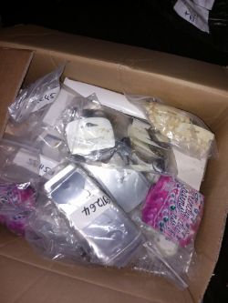 MIXED GOODS APROX 400