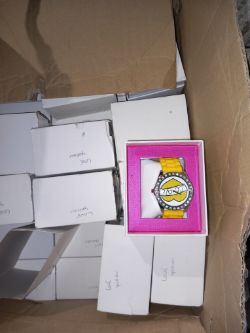 WATCHES IN CASE APROX 60