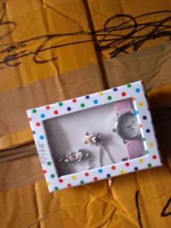 RELDA WATCHES APROX 100