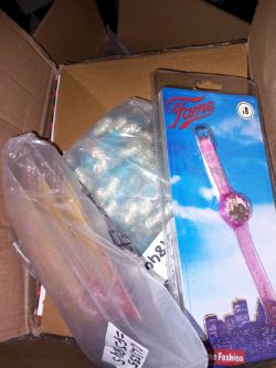 MIXED ITEMS APROX 1000 PIECES