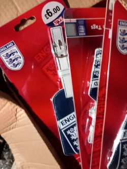 ENGLAND LUGGAGE TAGS APROX 100