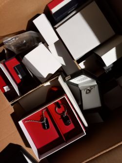 MIXED ITEMS APROX 250