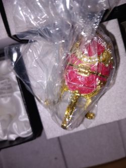 GOLDEN EGGS APROX 80