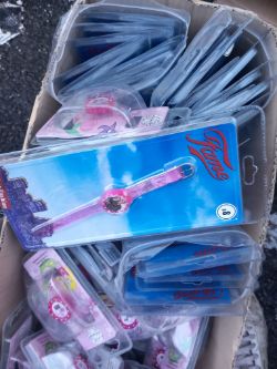 MIXED WATCHES APROX 200