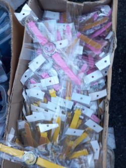 MIXED WATCHES APROX 500