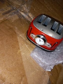 MINI TOASTER CLOCK APROX 40