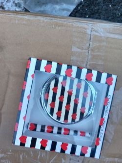 MAKEUP SETS APROX 150