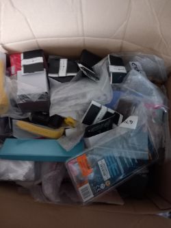 MIXED ITEMS APROX 500