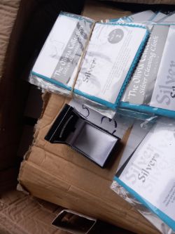 OLIVIA CLOTHS APROX 140 AND RING CASES APROX 200