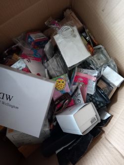 APROX 750 ITEMS MIXED