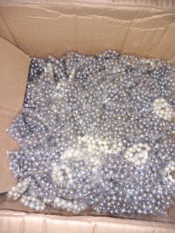 MIXED BEADS APROX 400