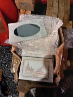 ELEGANCE MAKEUP BOXES APROX 8