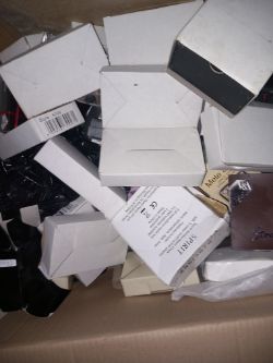 MIXED BOXES APROX 80
